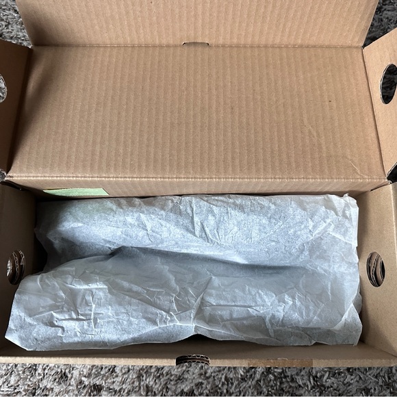 Lands' End WOMEN'S COMFORT SLIP ON LEATHER BALLET FLATS US Size 8.5 - Picture 3 of 11